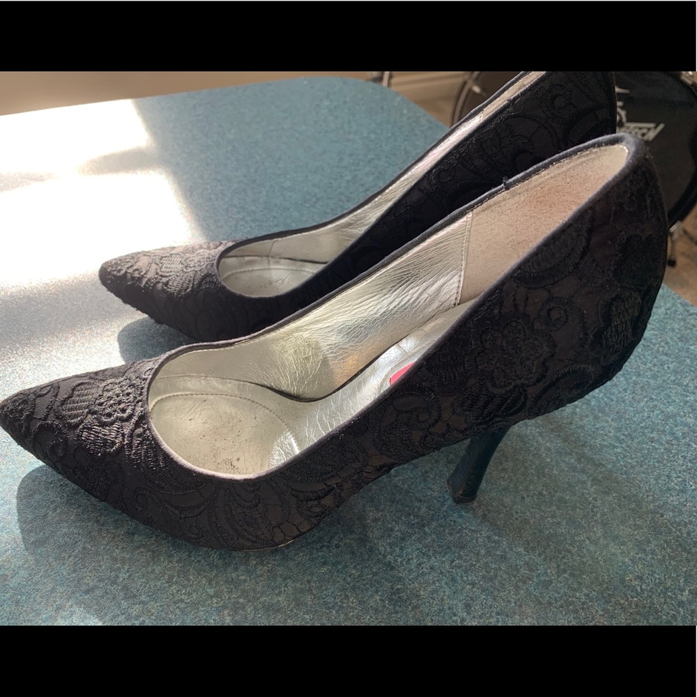 Black lace heels Isaac mizrahi